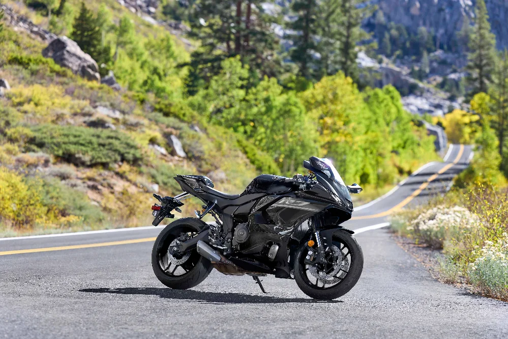 Yamaha YZF-R7 warna Midnight Black