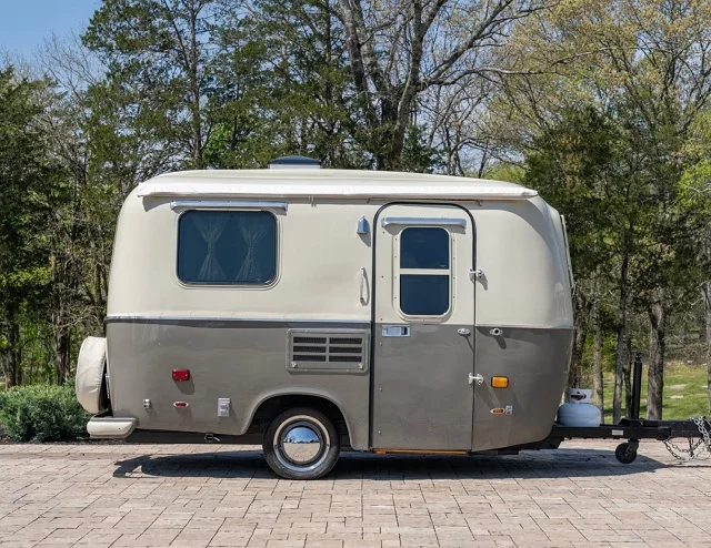 VW Kombi 1962 Ini Habiskan Rp2 Miliar Buat Restorasi, Lihat Hasilnya Langsung Paham Kenapa