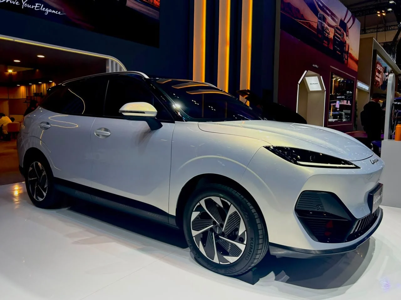 LEPAS E4 Pendatang Baru EV Tawarkan 637 km, Harga Rp339 Juta Selama GIIAS 2026