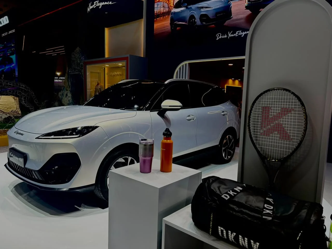 LEPAS E4 Pendatang Baru EV Tawarkan 637 km, Harga Rp339 Juta Selama GIIAS 2026