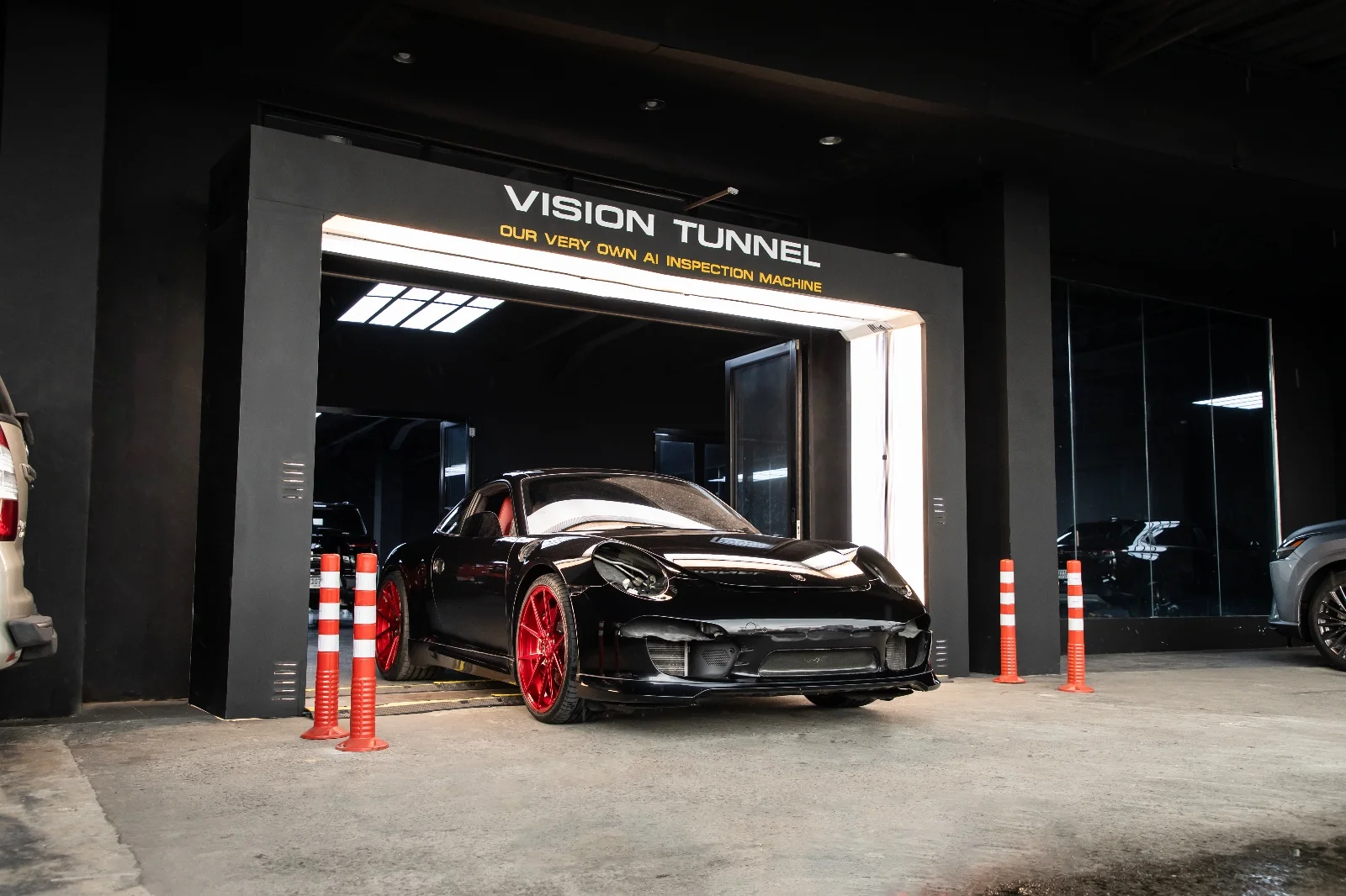 Vision Tunnel Berbasis AI, Bantu QC Lebih Optimal Saat Pemasangan PPF